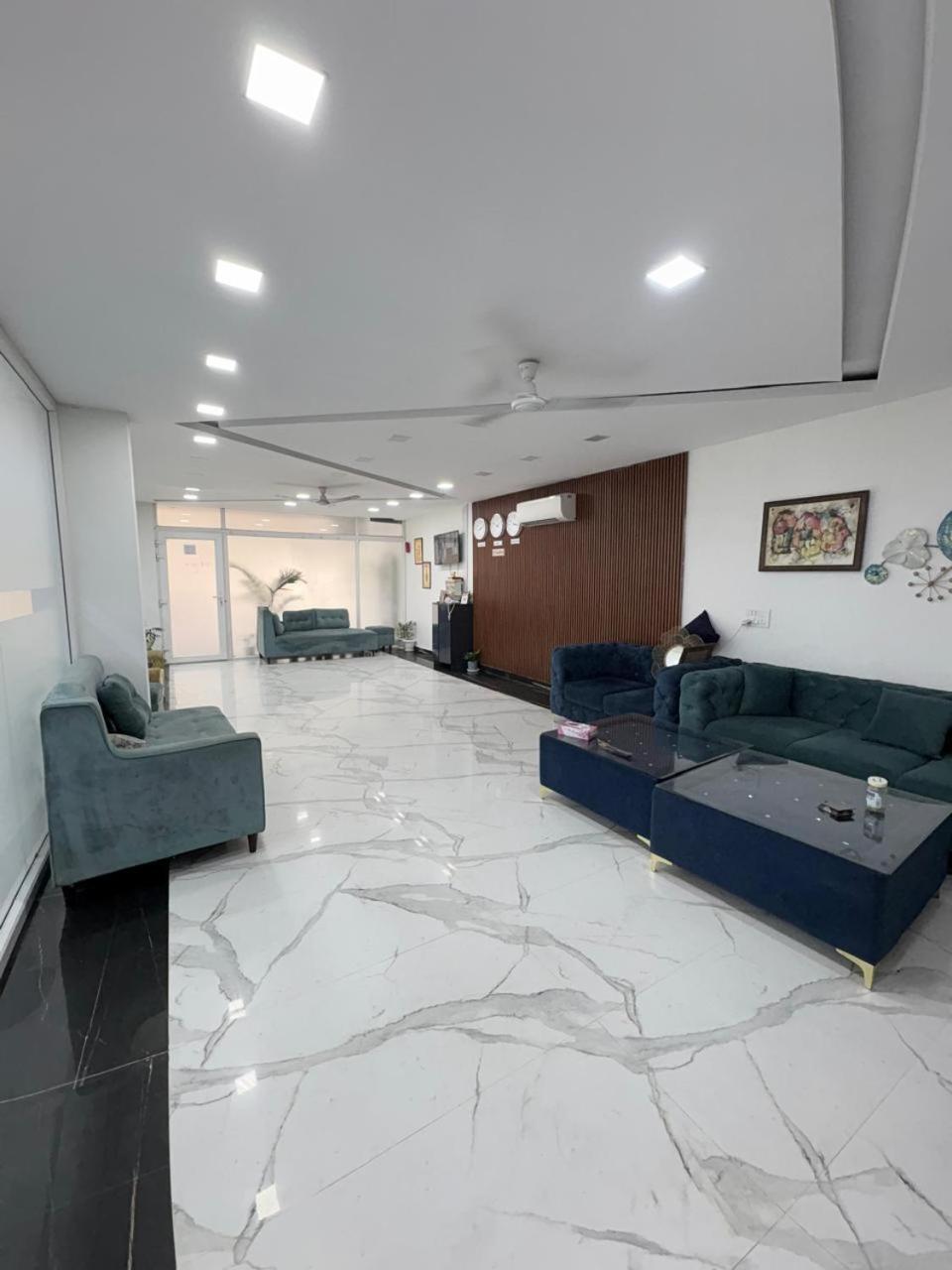 Pacific Inn Eco Central Gurgaon Eksteriør billede