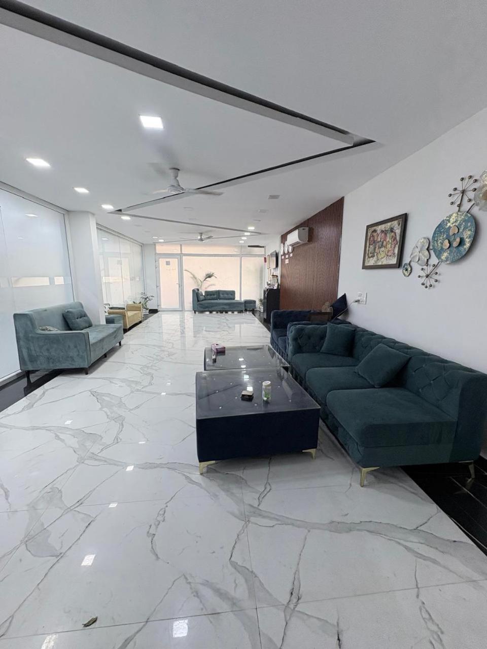 Pacific Inn Eco Central Gurgaon Eksteriør billede