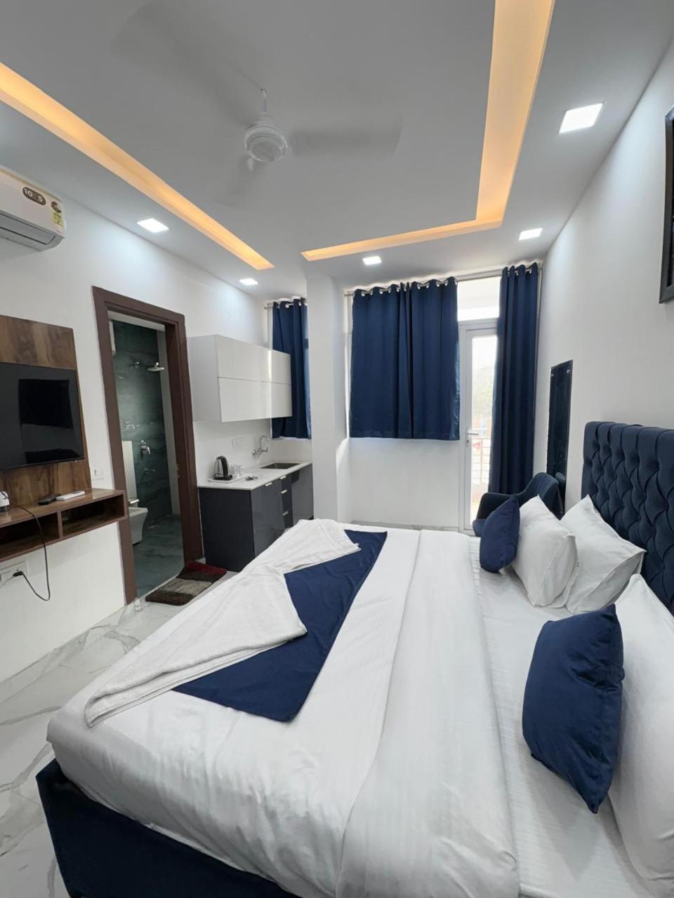 Pacific Inn Eco Central Gurgaon Eksteriør billede