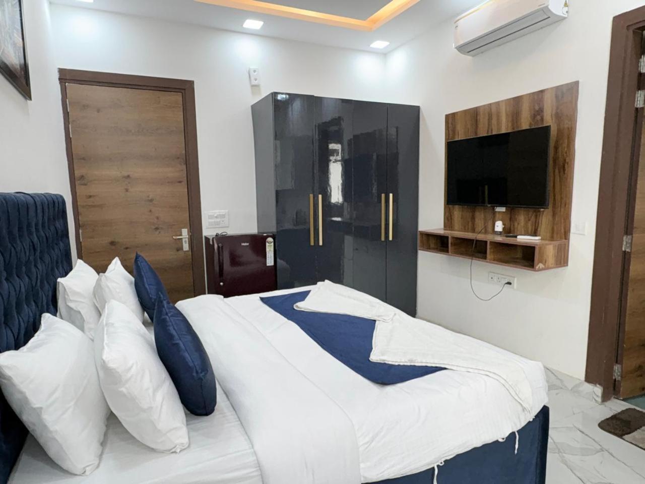Pacific Inn Eco Central Gurgaon Eksteriør billede