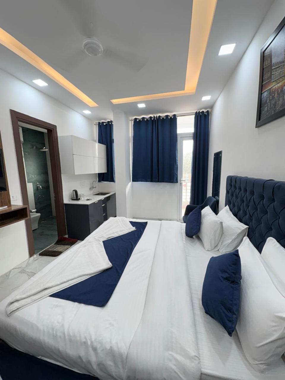 Pacific Inn Eco Central Gurgaon Eksteriør billede
