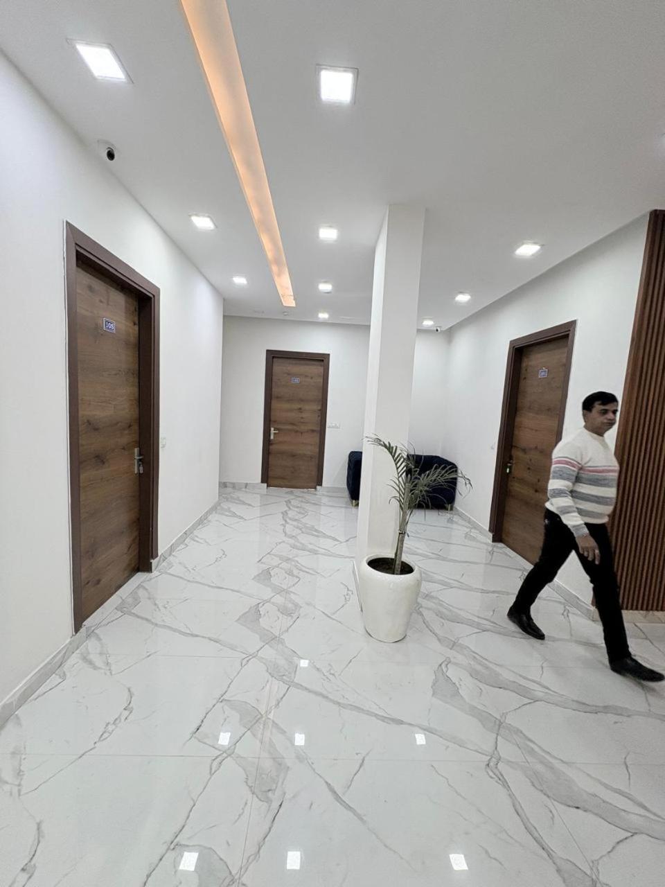 Pacific Inn Eco Central Gurgaon Eksteriør billede