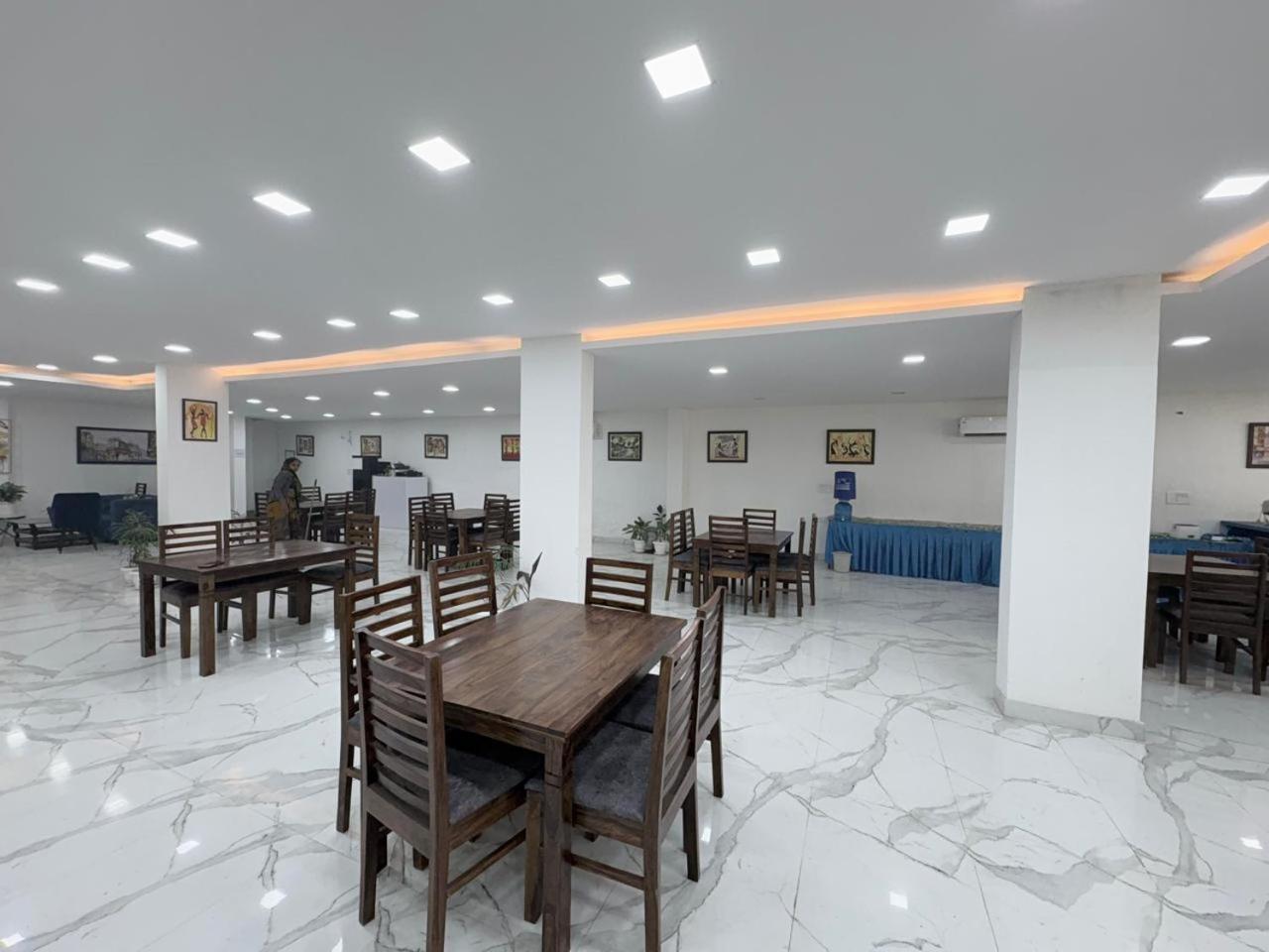 Pacific Inn Eco Central Gurgaon Eksteriør billede