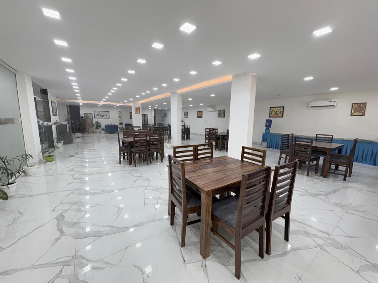 Pacific Inn Eco Central Gurgaon Eksteriør billede