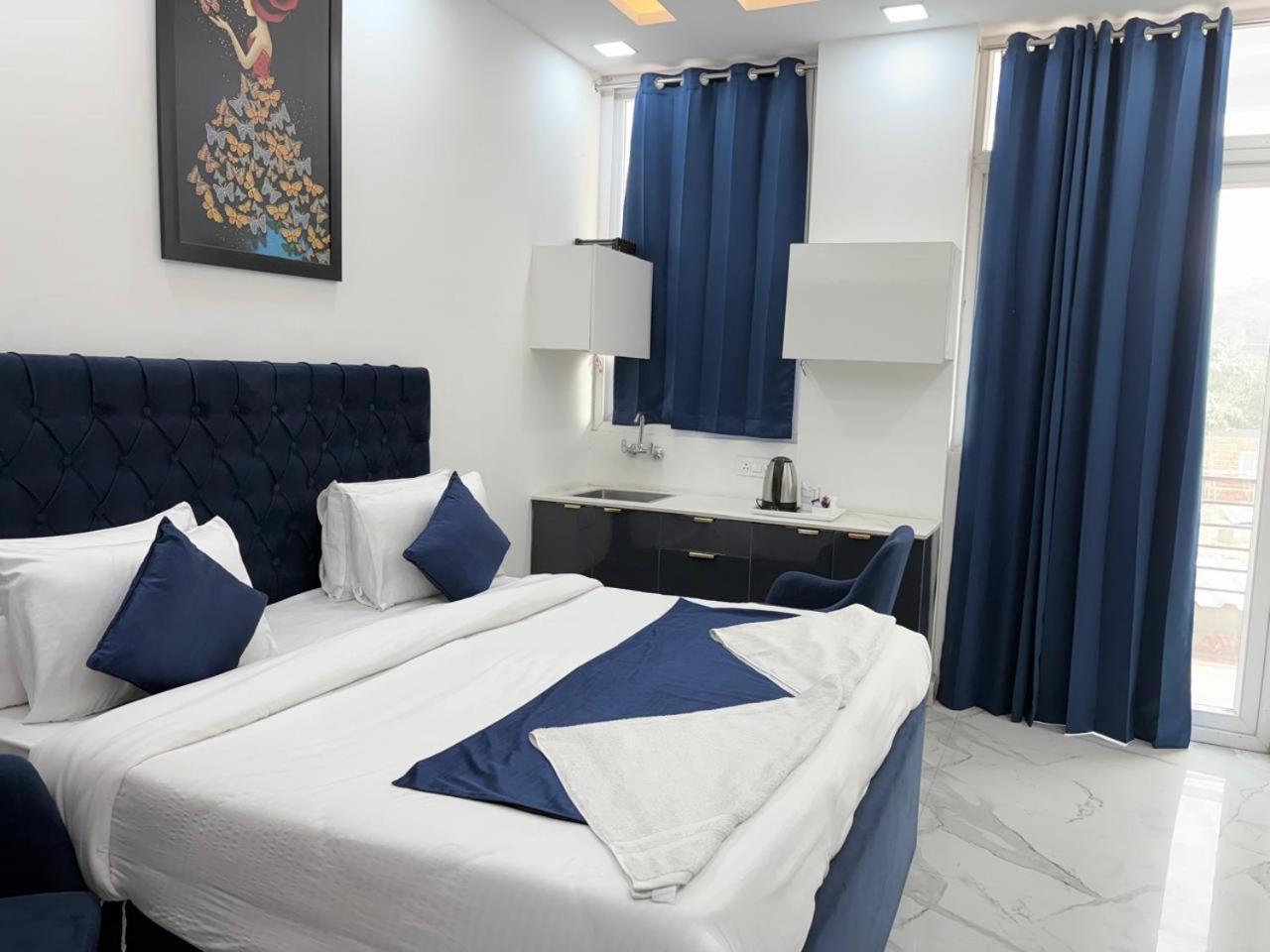 Pacific Inn Eco Central Gurgaon Eksteriør billede