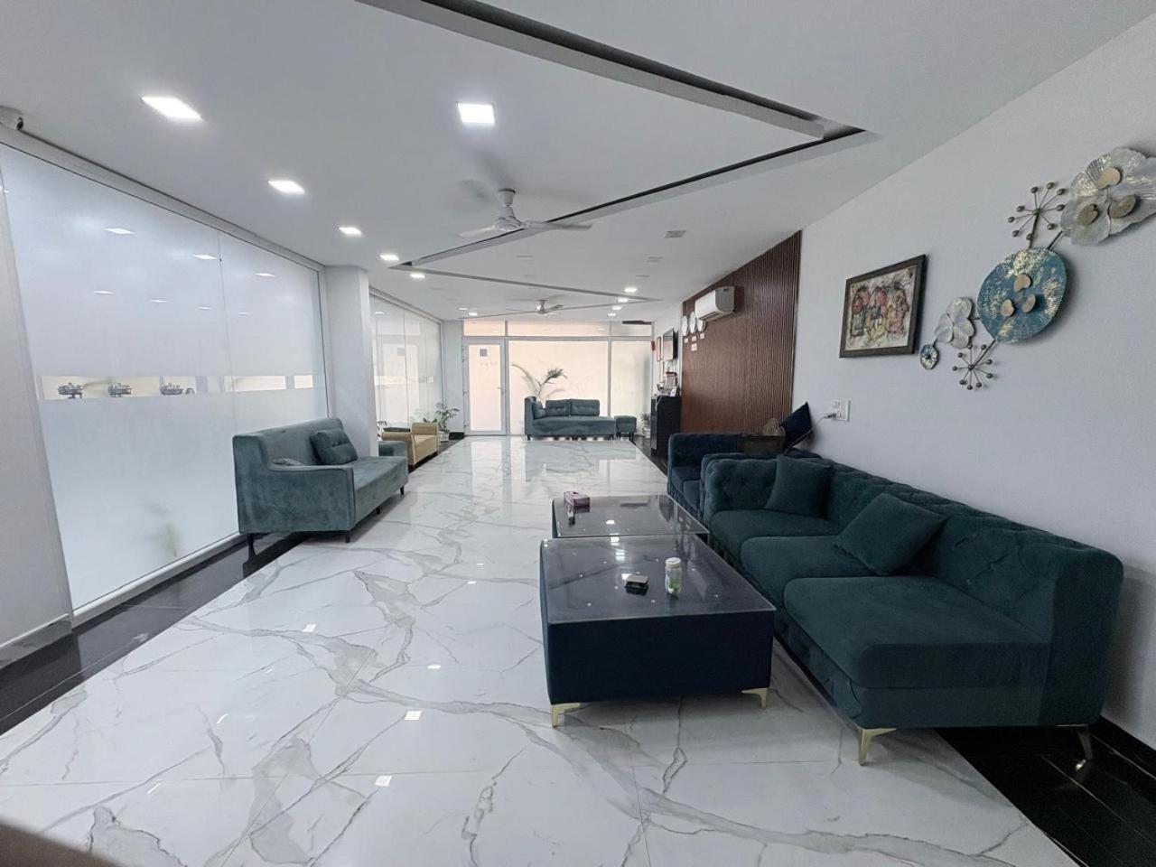Pacific Inn Eco Central Gurgaon Eksteriør billede