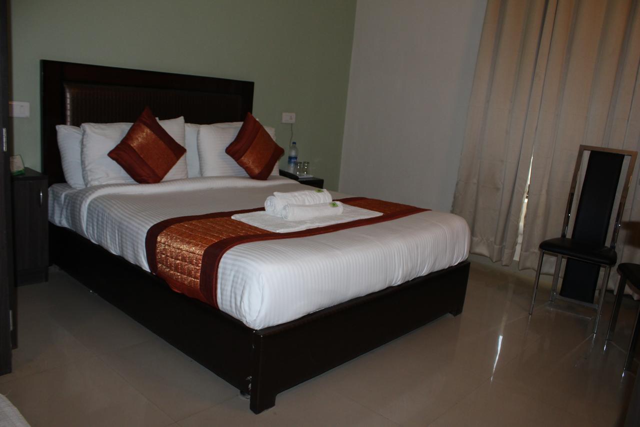 Pacific Inn Eco Central Gurgaon Eksteriør billede