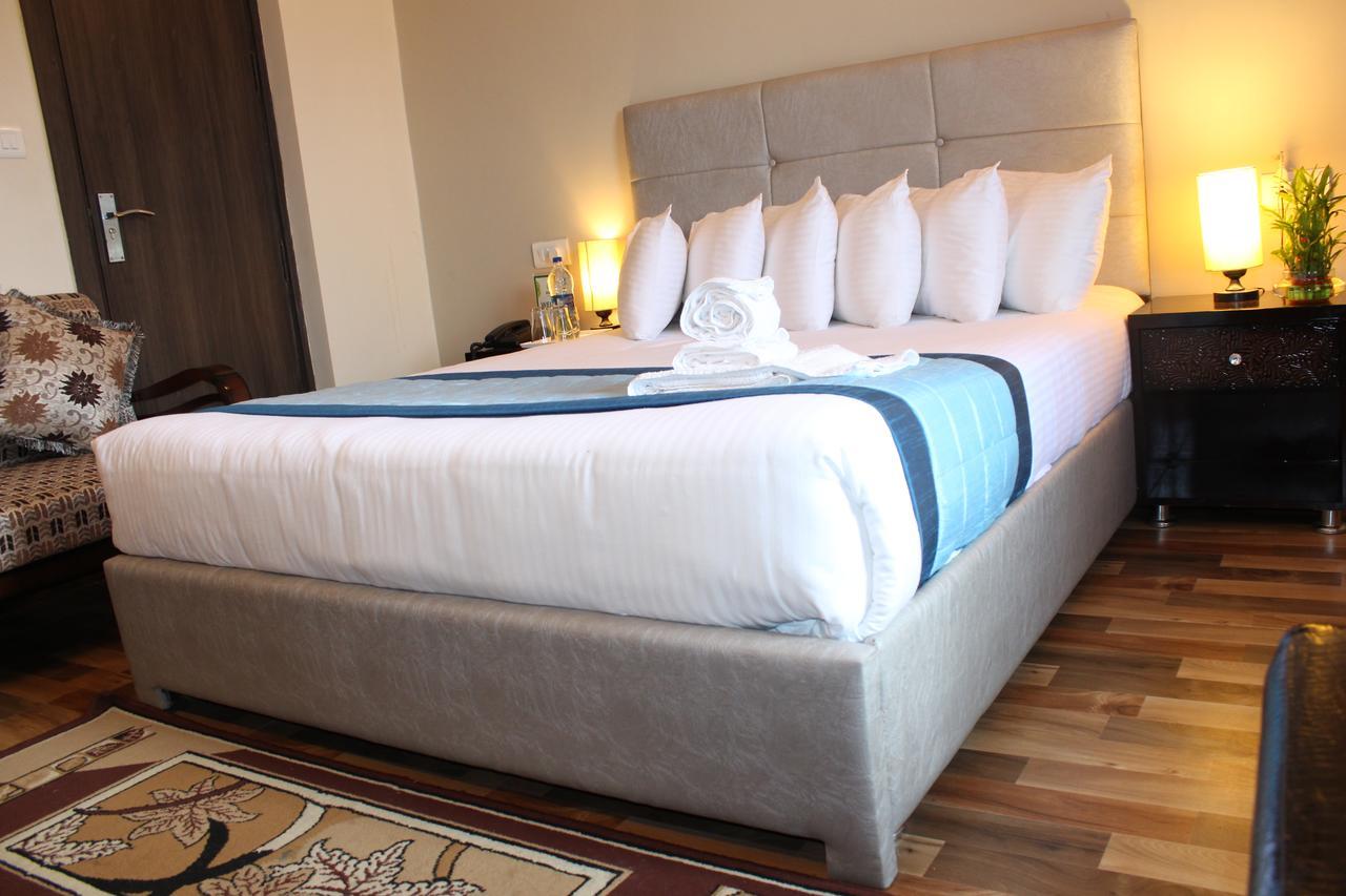 Pacific Inn Eco Central Gurgaon Eksteriør billede