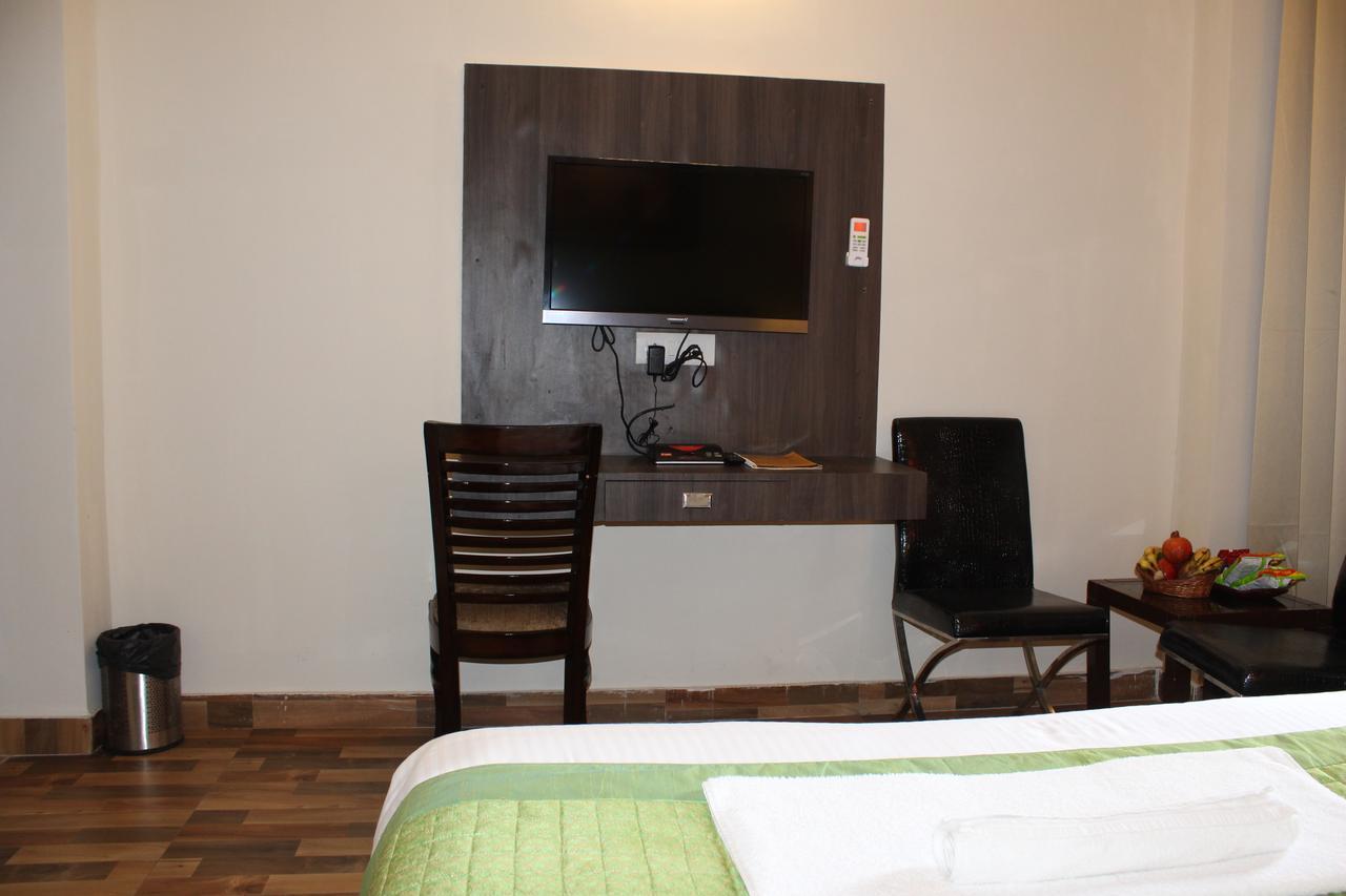 Pacific Inn Eco Central Gurgaon Eksteriør billede