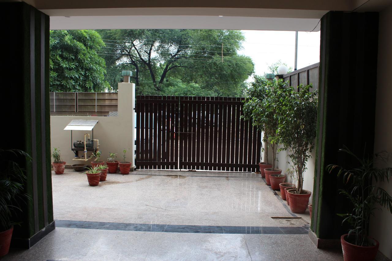 Pacific Inn Eco Central Gurgaon Eksteriør billede