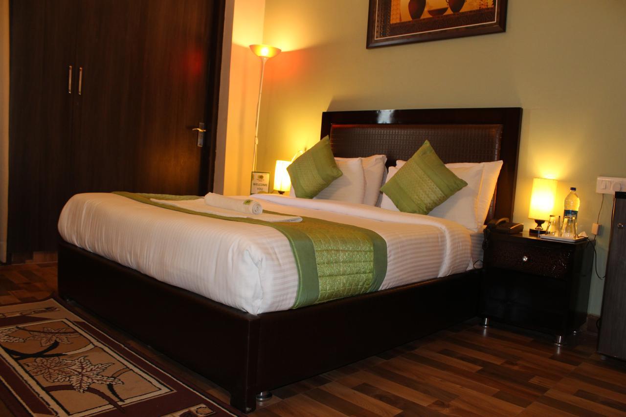 Pacific Inn Eco Central Gurgaon Eksteriør billede